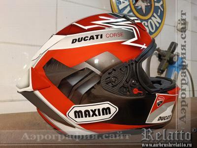 Спортивный дизайн шлема Ducati